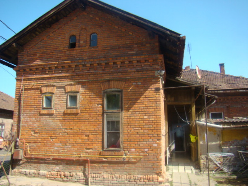 Miskolc, Lónyay M. u. 11. fsz. 1.